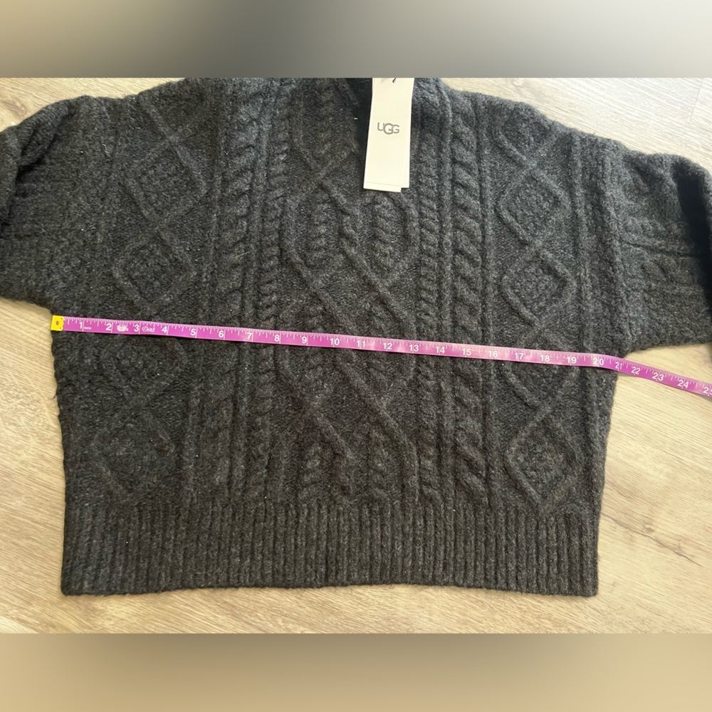 UGG Janae Cable Knit Sweater size M - Picture 6 of 7